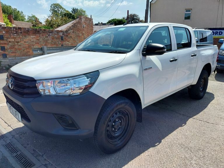 Toyota HILUX Active 4Wd D-4d Dcb White #4
