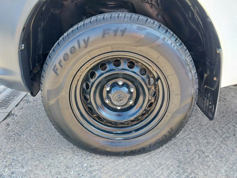 Toyota HILUX Active 4Wd D-4d Dcb White #5