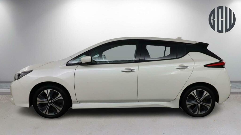 Nissan Leaf Tekna White #6