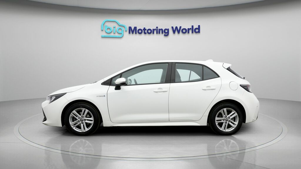 Toyota Corolla Icon White #4