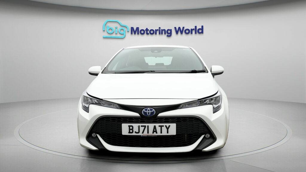Toyota Corolla Icon White #2