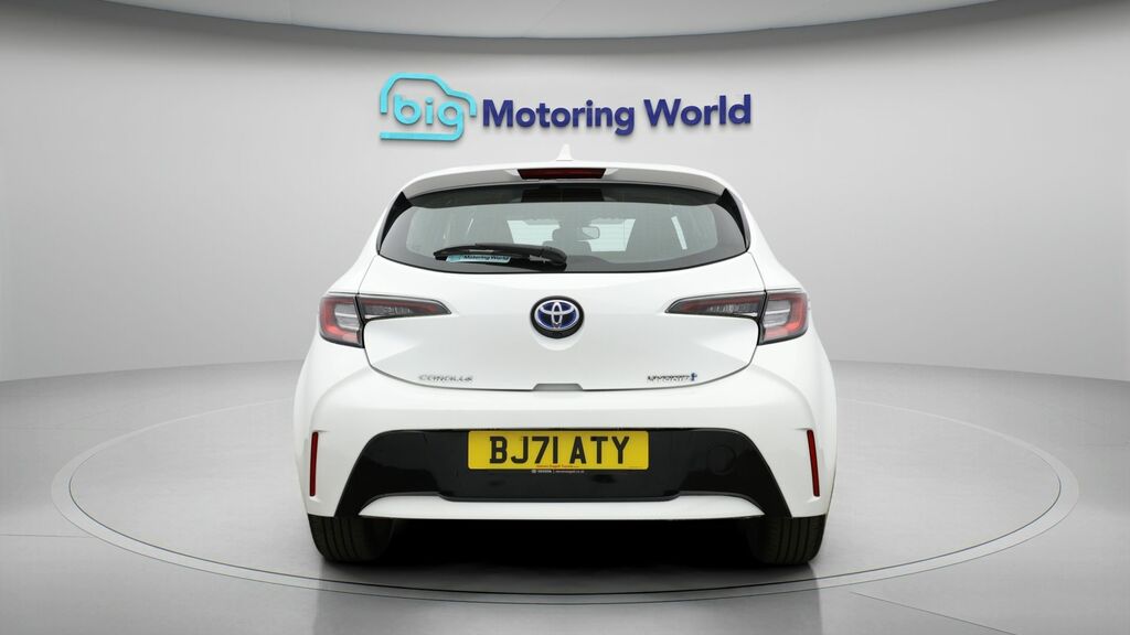 Toyota Corolla Icon White #6