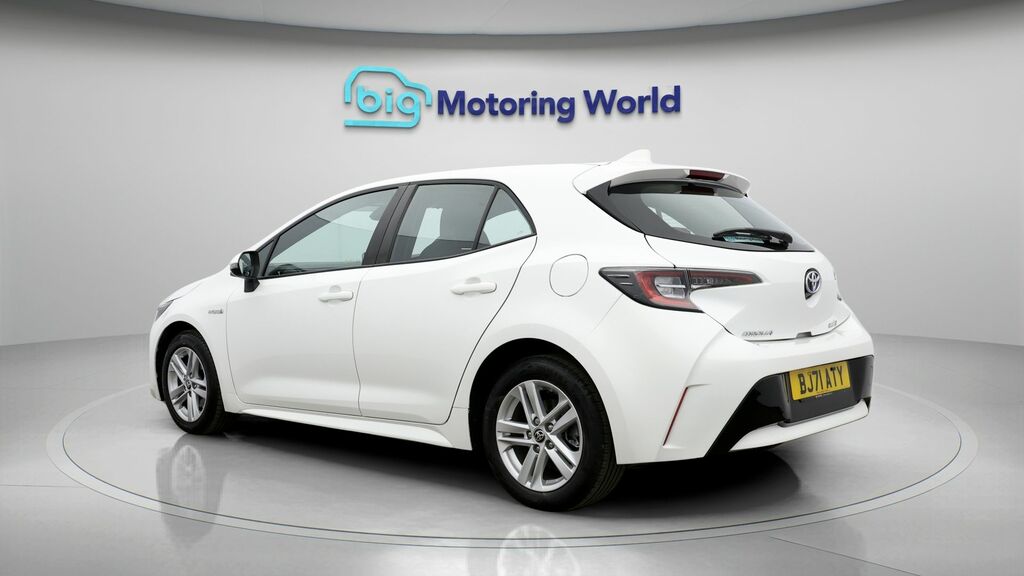 Toyota Corolla Icon White #5