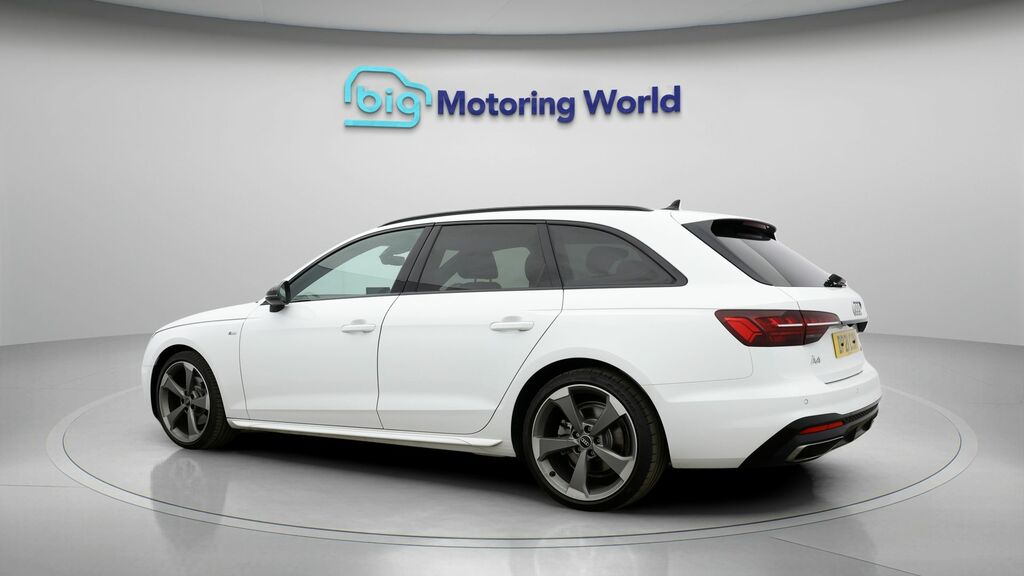 Audi A4 Avant Black Edition White #5
