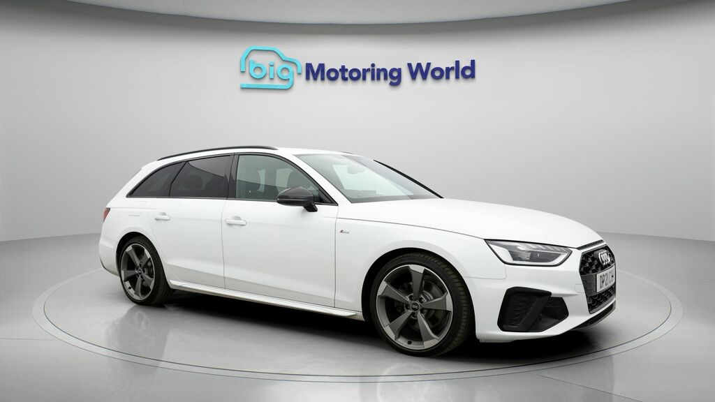 Audi A4 Avant Black Edition White