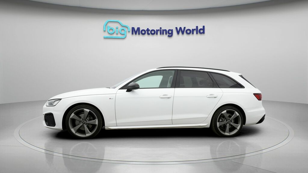 Audi A4 Avant Black Edition White #4