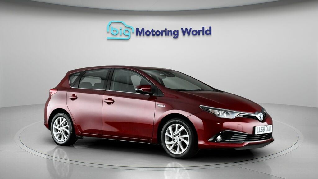 Toyota Auris Icon Red