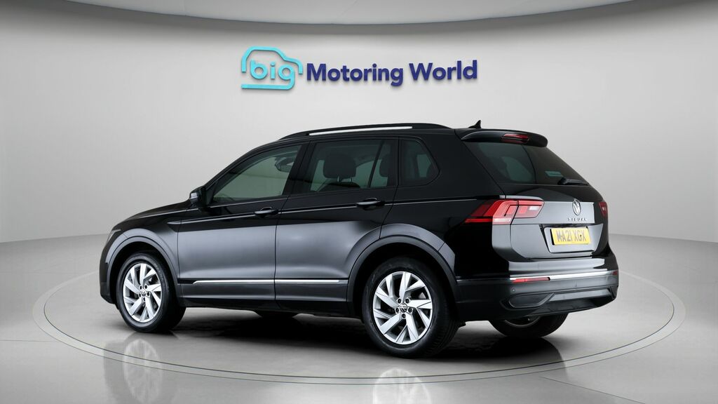 Volkswagen Tiguan Life Black #5
