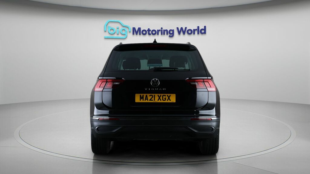 Volkswagen Tiguan Life Black #6