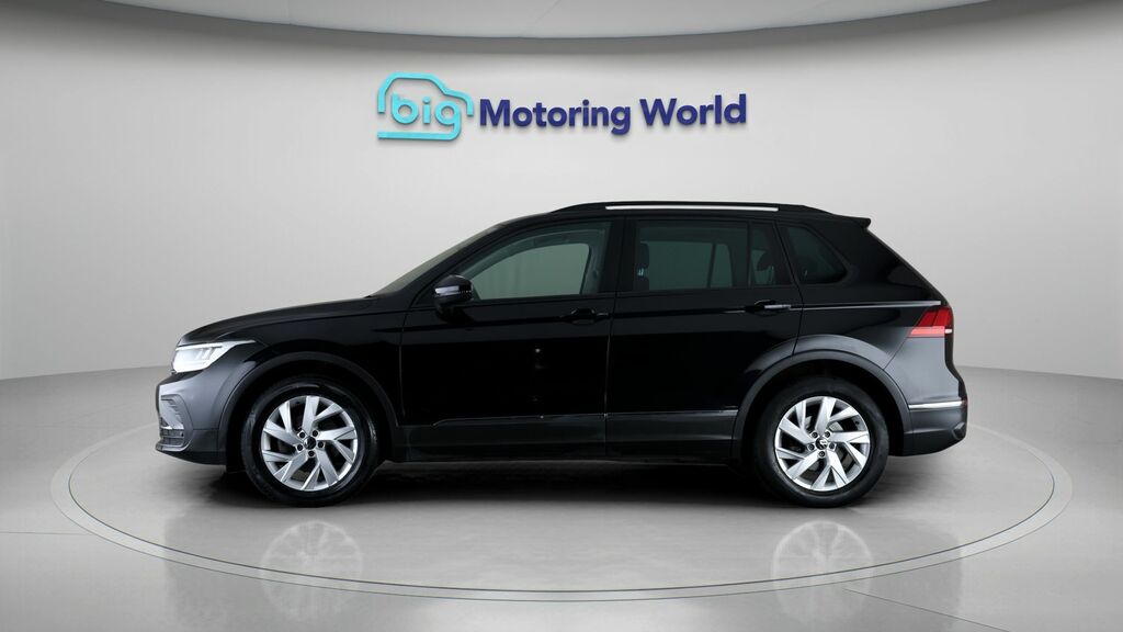 Volkswagen Tiguan Life Black #4