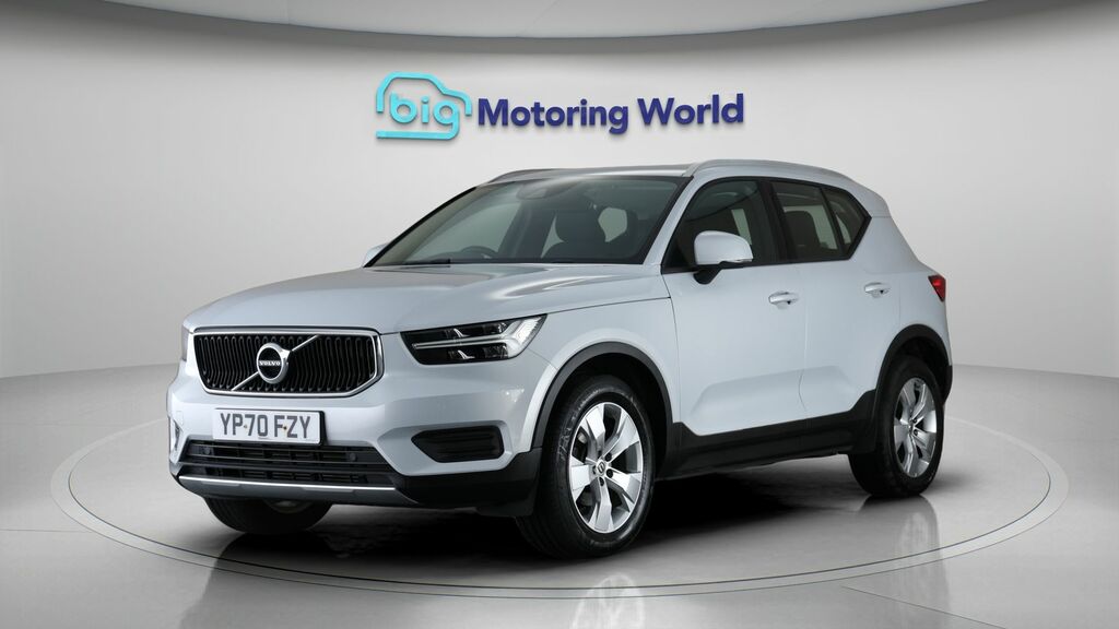 Volvo XC40 Momentum YP70FZY Silver #3