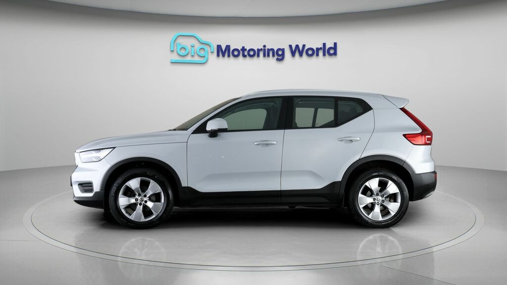 Volvo XC40 Momentum YP70FZY Silver #4
