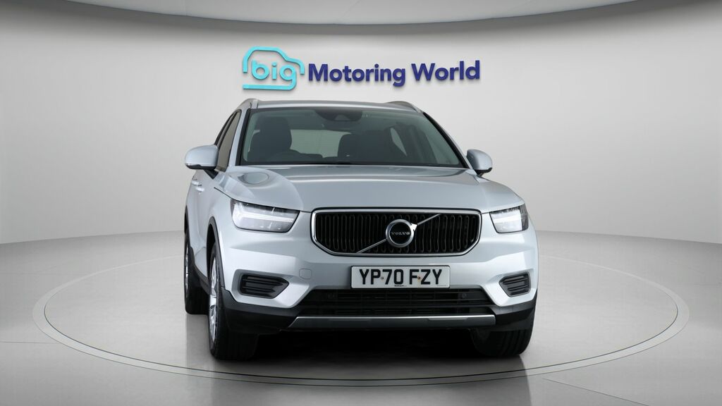 Volvo XC40 Momentum YP70FZY Silver #2