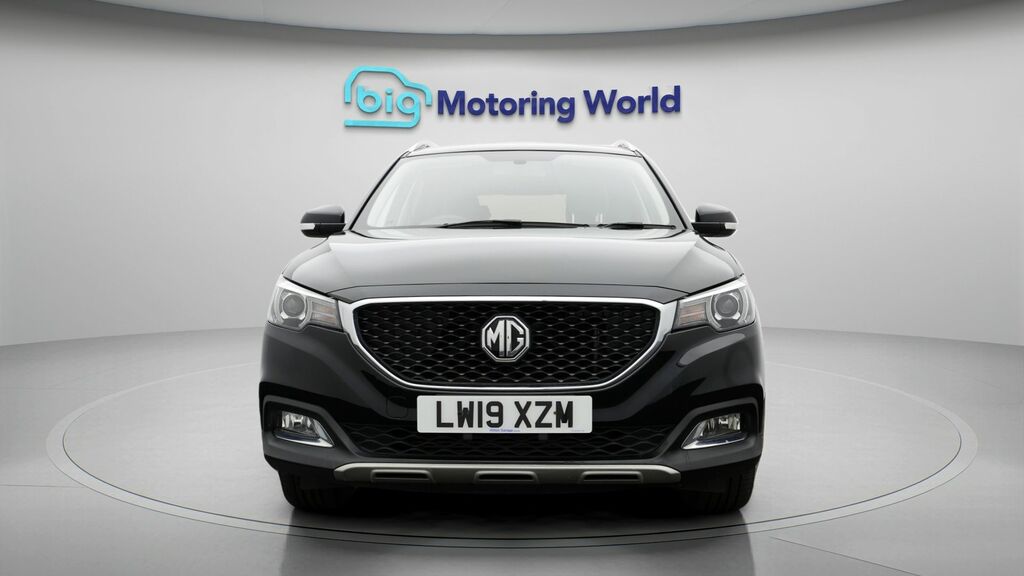 MG ZS Exclusive Black #2
