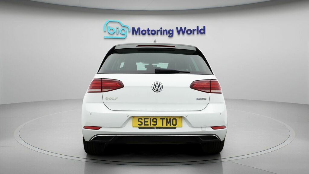 Volkswagen Golf Match White #6