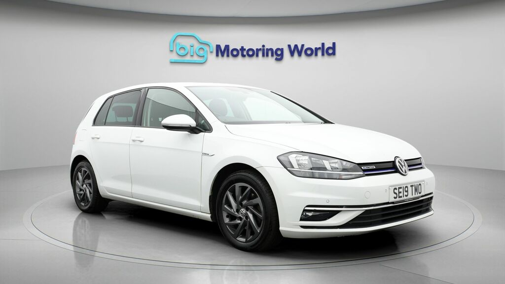 Volkswagen Golf Match White