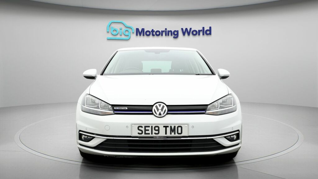 Volkswagen Golf Match White #2