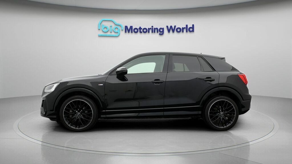 Audi Q2 Black Edition Black #4