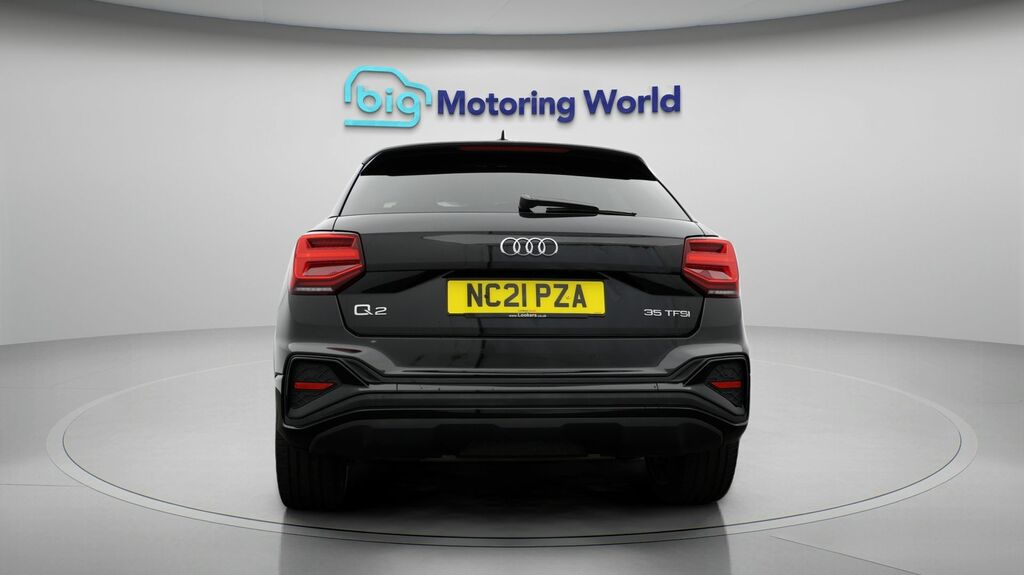 Audi Q2 Black Edition Black #6