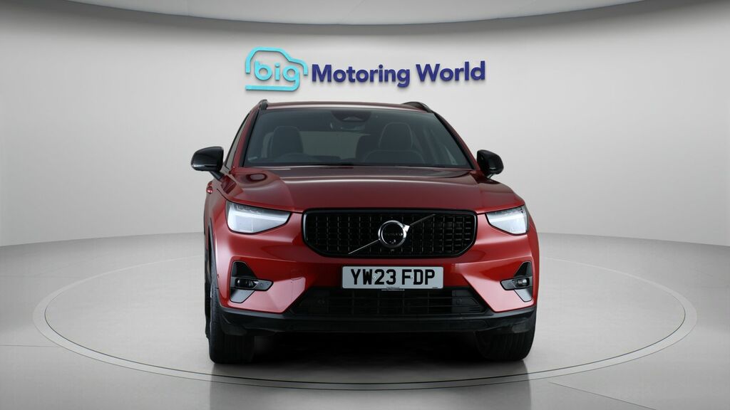Volvo XC40 Plus Dark YW23FDP Red #2