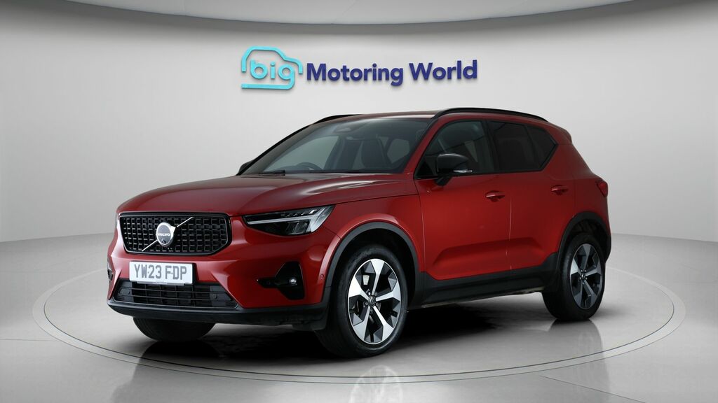 Volvo XC40 Plus Dark YW23FDP Red #3