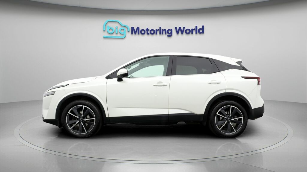 Nissan Qashqai Tekna White #4