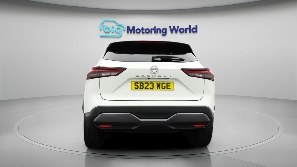 Nissan Qashqai Tekna White #6