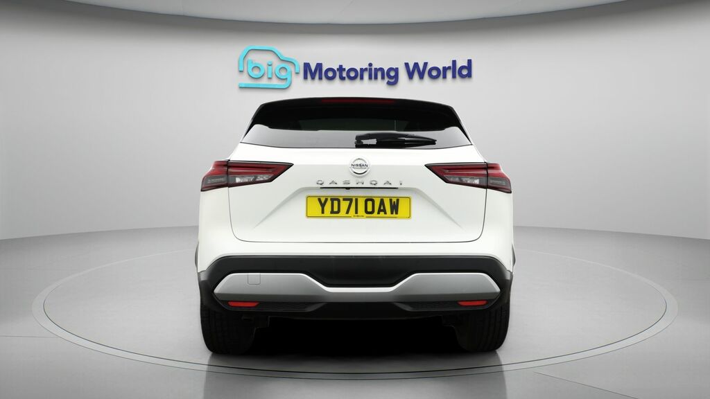 Nissan Qashqai Tekna White #6