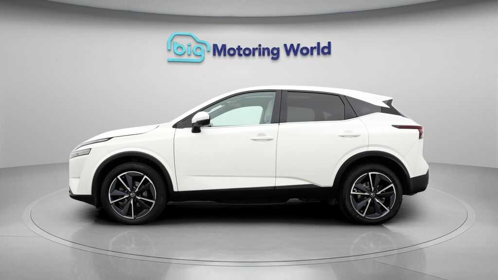 Nissan Qashqai Tekna White #4
