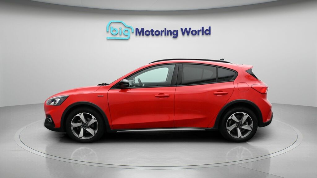 Ford Focus Active Edition Red #4