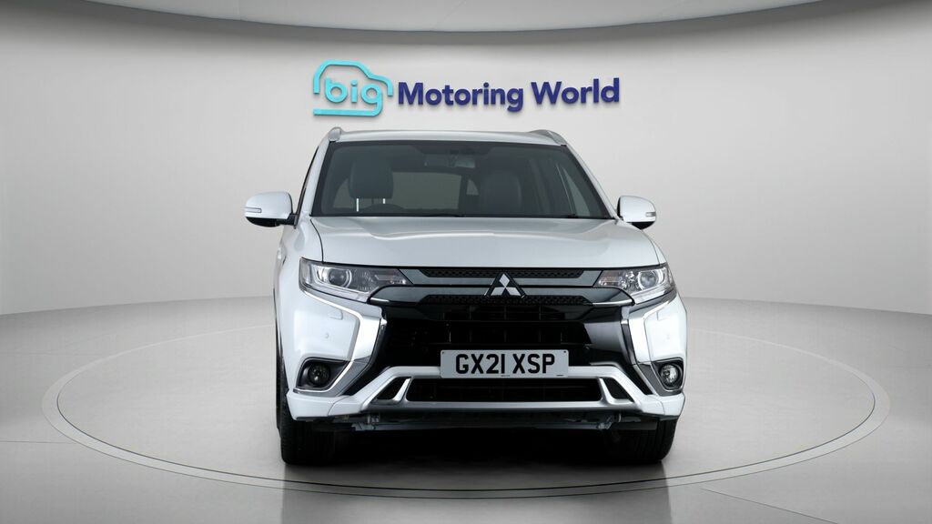 Mitsubishi Outlander Dynamic White #2