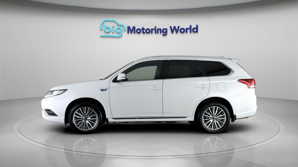 Mitsubishi Outlander Dynamic White #4