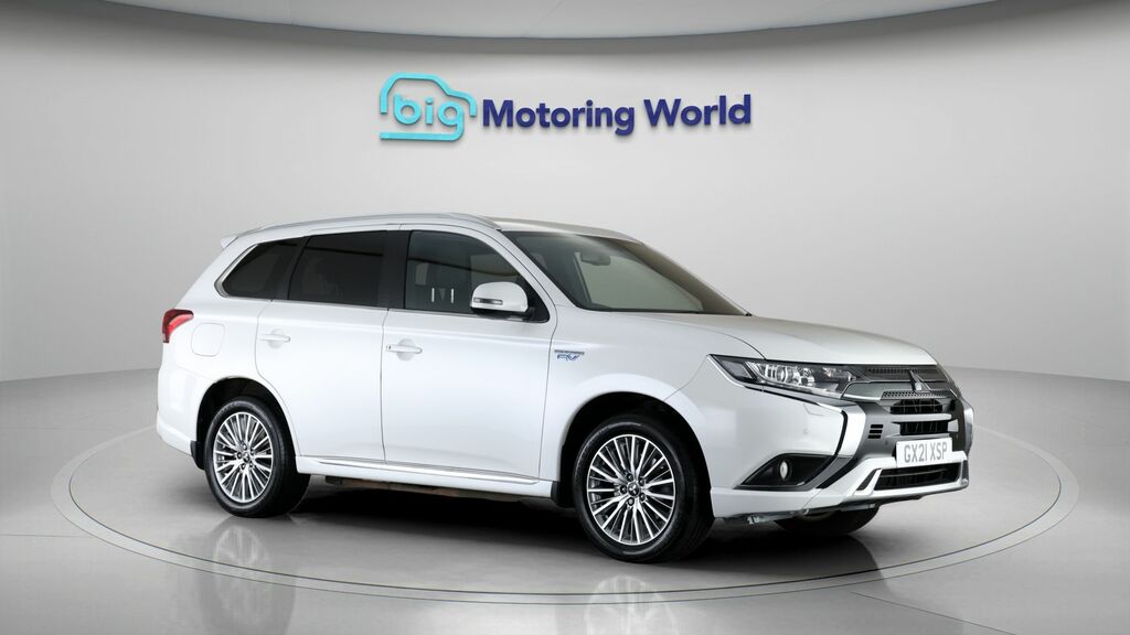 Mitsubishi Outlander Dynamic White