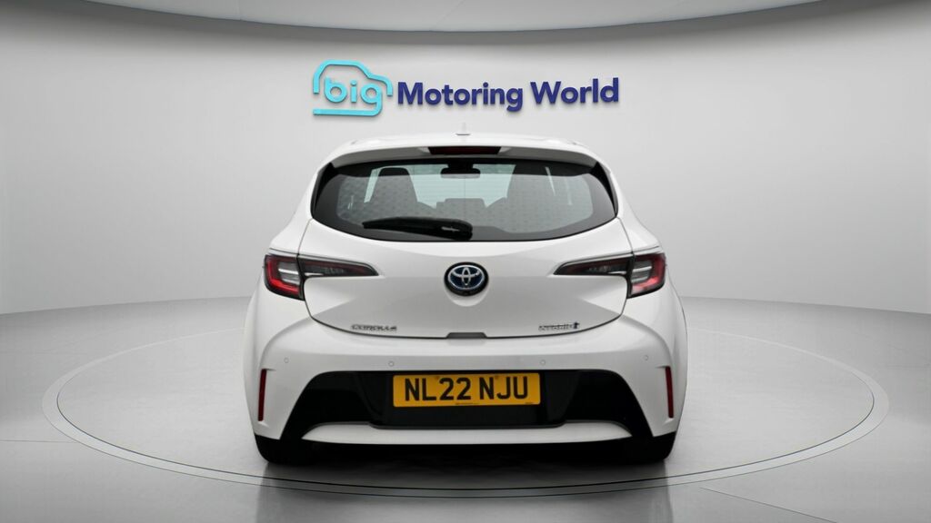 Toyota Corolla Icon Tech White #6