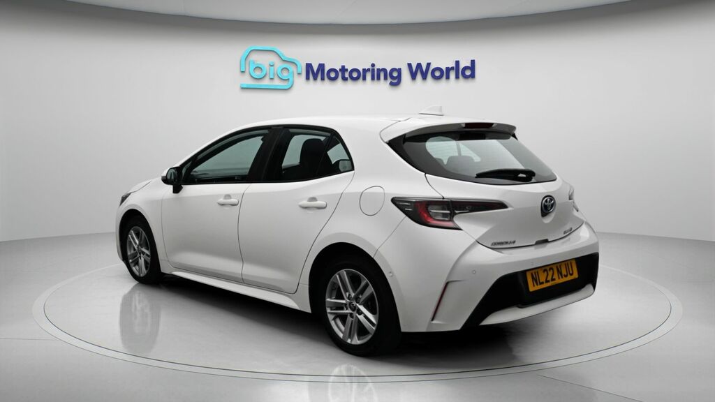 Toyota Corolla Icon Tech White #5