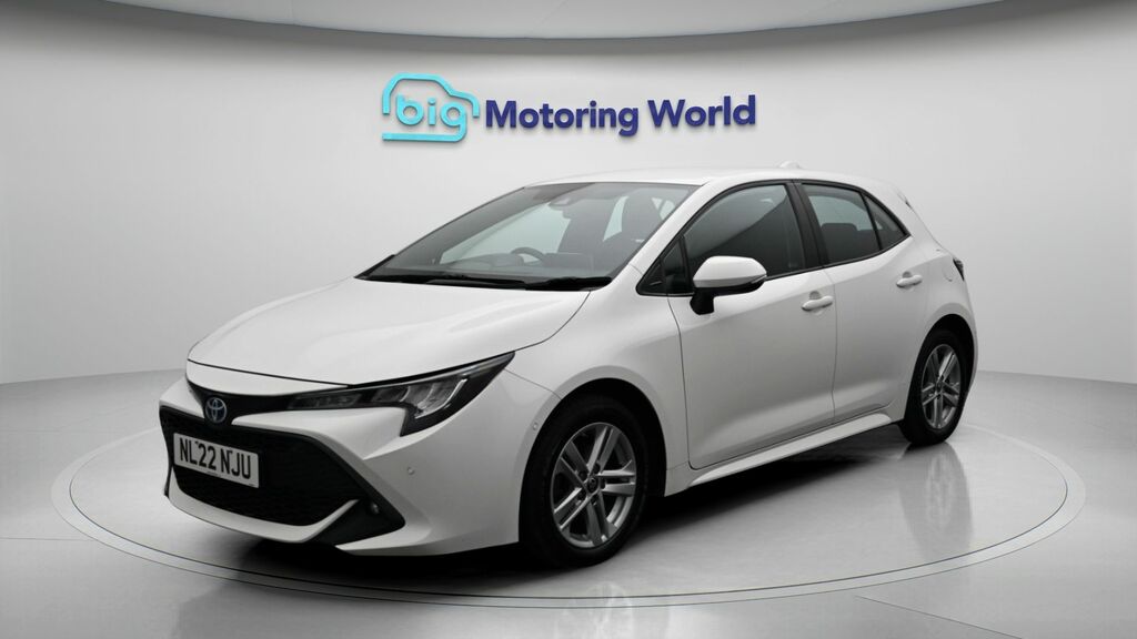 Toyota Corolla Icon Tech White #3