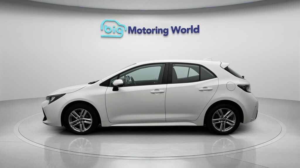 Toyota Corolla Icon Tech White #4