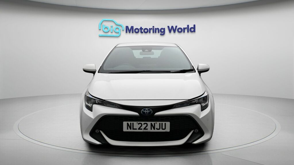 Toyota Corolla Icon Tech White #2