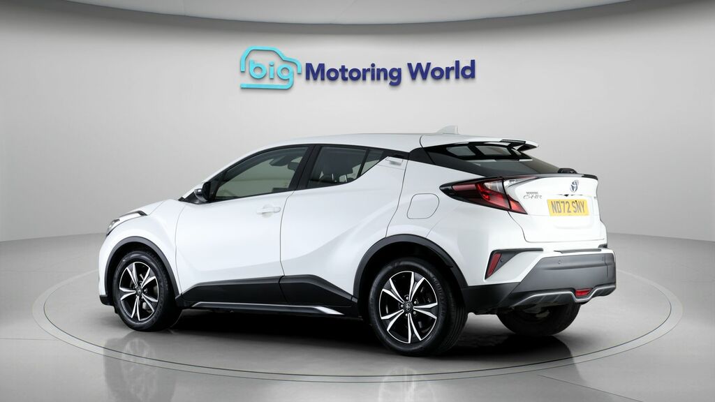 Toyota C-Hr Icon White #5