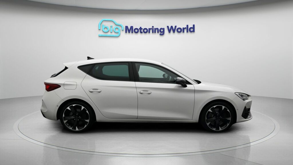 Cupra Leon Estate Vz2 2.0 Tsi 310 7-Speed Aut Blue #8