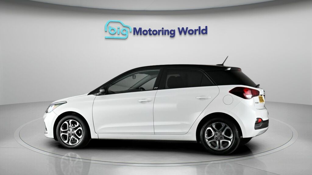 Hyundai I20 Play White #5