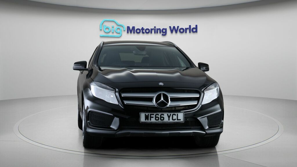 Mercedes-Benz GLA Class Amg Line Black #2