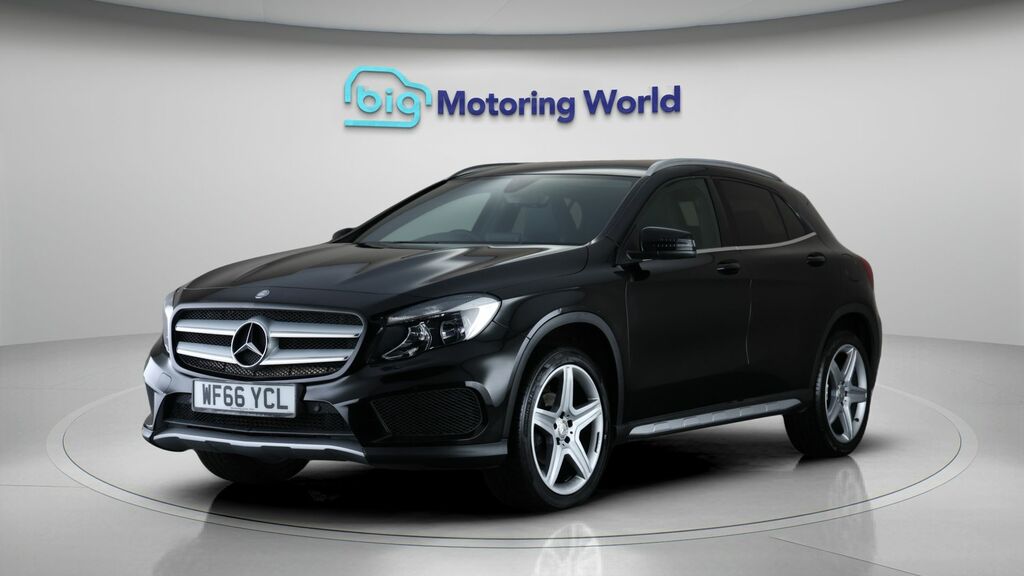 Mercedes-Benz GLA Class Amg Line Black #3