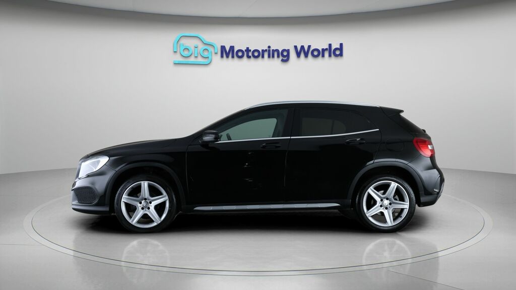 Mercedes-Benz GLA Class Amg Line Black #4