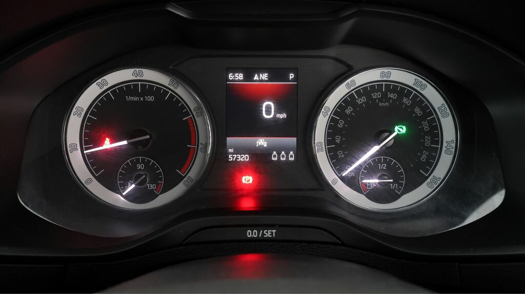 Skoda Karoq 1.5 Tsi Act Se Technology White #10