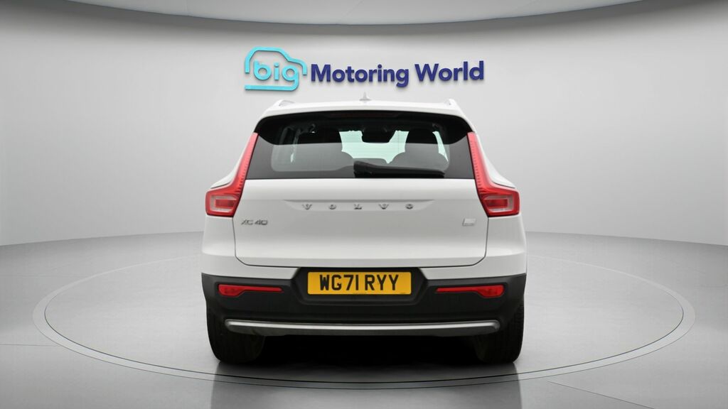 Volvo XC40 Core White #6