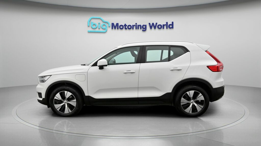 Volvo XC40 Core White #4