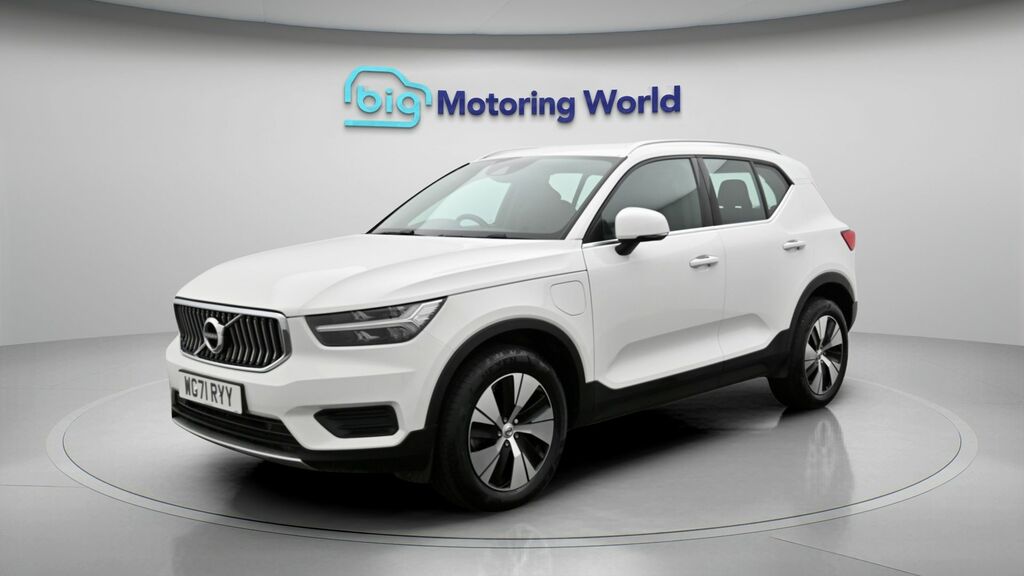 Volvo XC40 Core White #3