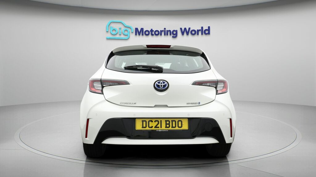Toyota Corolla Icon Tech White #6