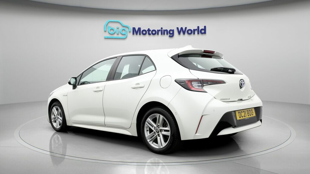 Toyota Corolla Icon Tech White #5